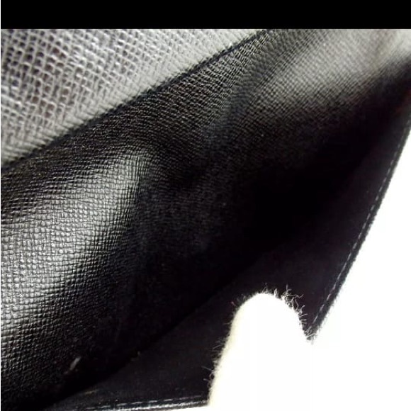 NWOT 1500$ LV EPI Black Clutch with Kiss lock - Picture 9 of 12